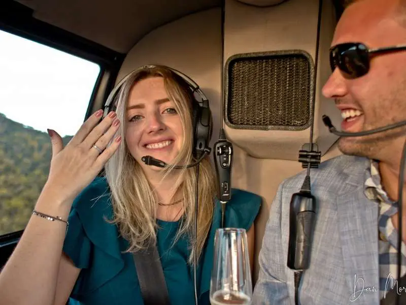Pedido de casamento no passeio de helicóptero.